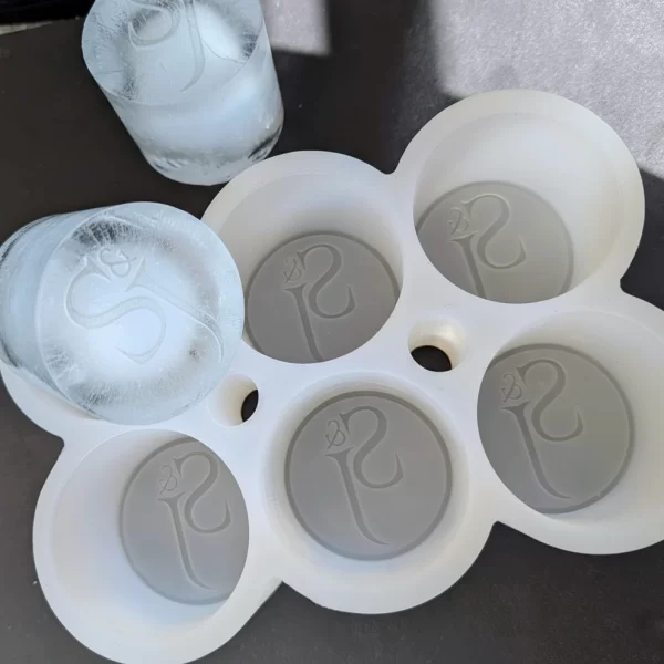 Molde de silicona para cubitos de hielo personalizados con logo
